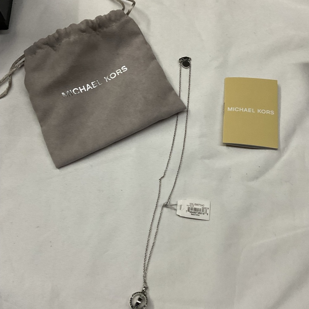 Michael Kors Sparkling Silver Flip Glitz Pendant Necklace NEW 💎